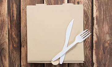 12plastic-cutlery-on-box